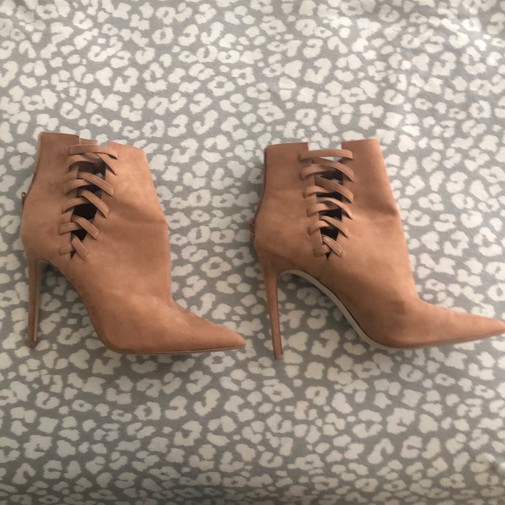 Gently worn Aldo Light brown suede booties.